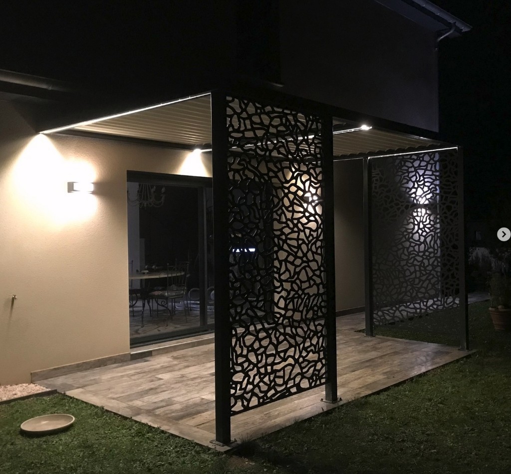 Garde-corps acier brut premier étage et escalier colimaçon