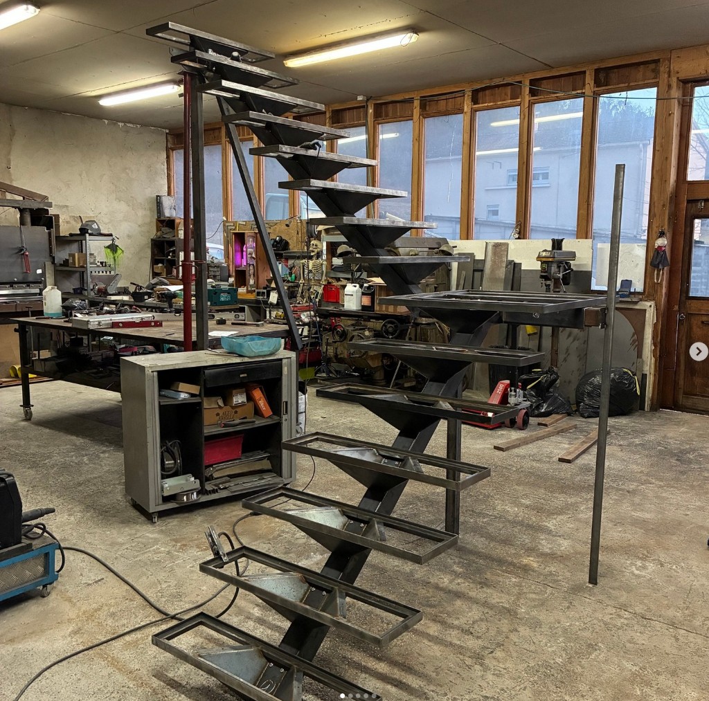 Escalier colimaçon acier et chêne